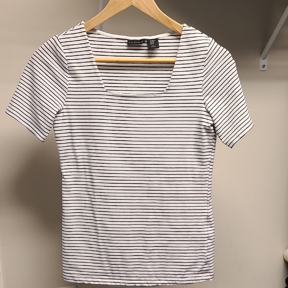 Tahari Black and White Fitted Short Sleeve Tee